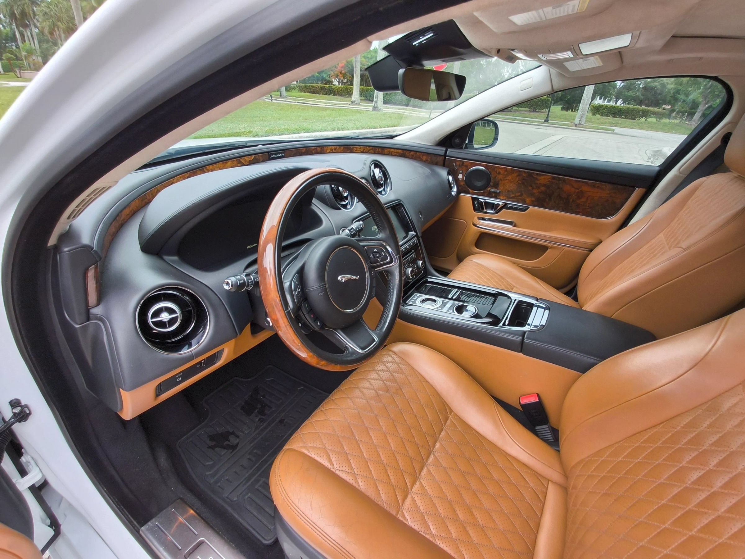 Used 2019 Jaguar XJ L Portfolio RWD image 12
