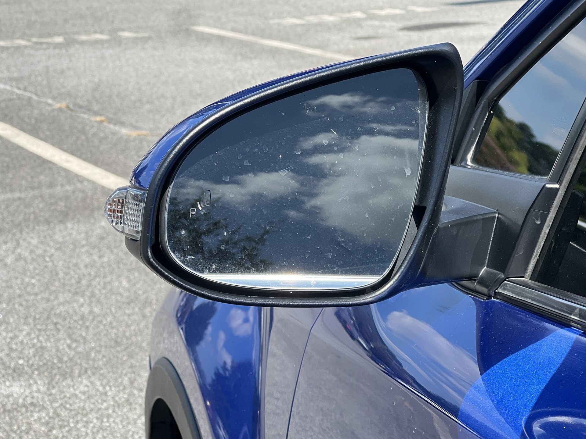 Used 2022 Toyota C-HR Limited FWD image 27