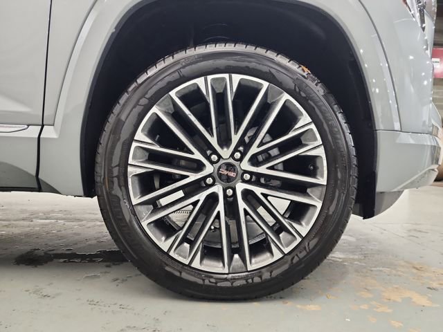 Used 2026 GMC Terrain Denali w/ LPO, Black Badging Package image 37