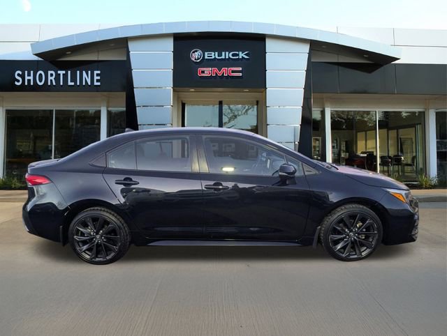 Used 2024 Toyota Corolla SE image 2