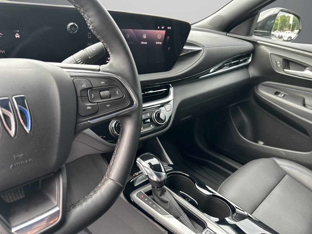 Used 2024 Buick Envista Sport Touring w/ Convenience I Package FWD image 16