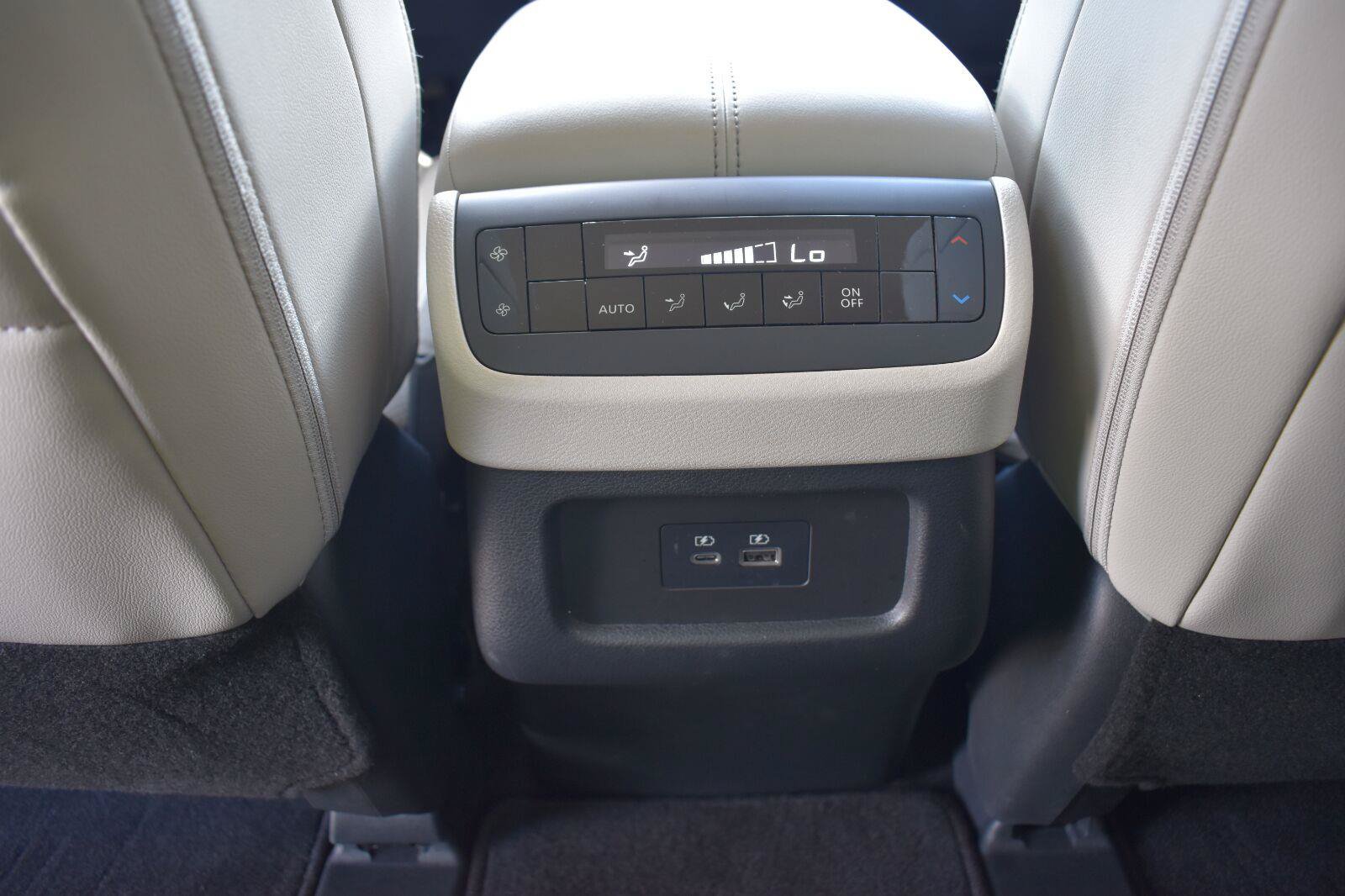 Used 2025 Nissan Pathfinder SL FWD image 49