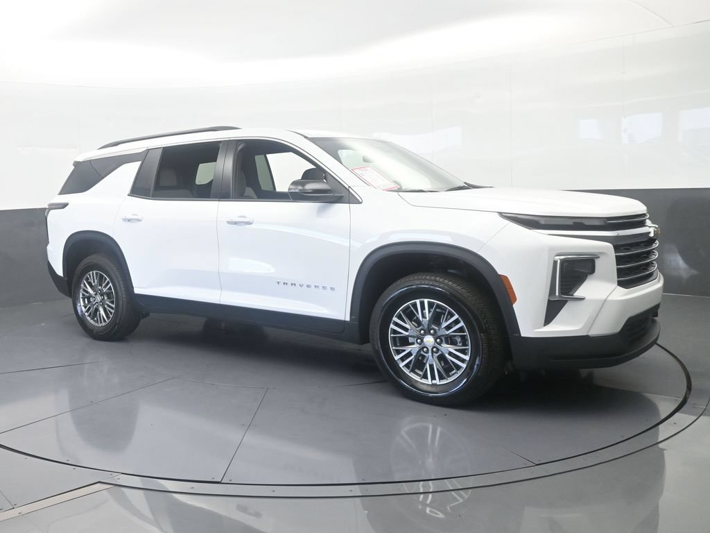 Used 2025 Chevrolet Traverse LT FWD image 8