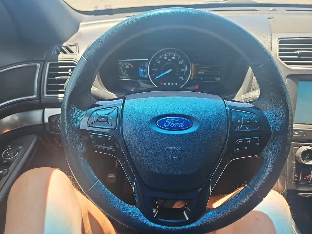 Certified 2018 Ford Explorer XLT w/ Equipment Group 202A FWD image 16