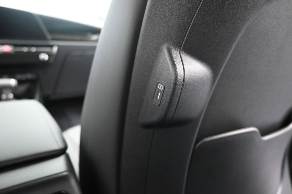 New 2026 Kia Niro EX FWD image 14