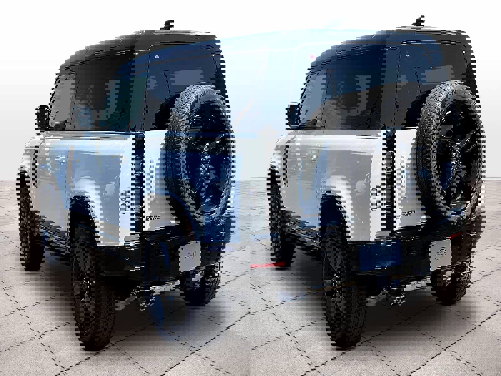 New 2025 Land Rover Defender 90 V8 image 3