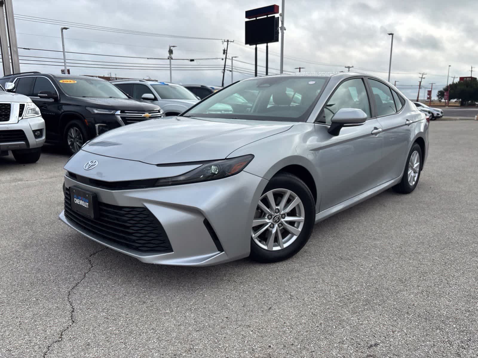 Used 2025 Toyota Camry LE FWD image 1
