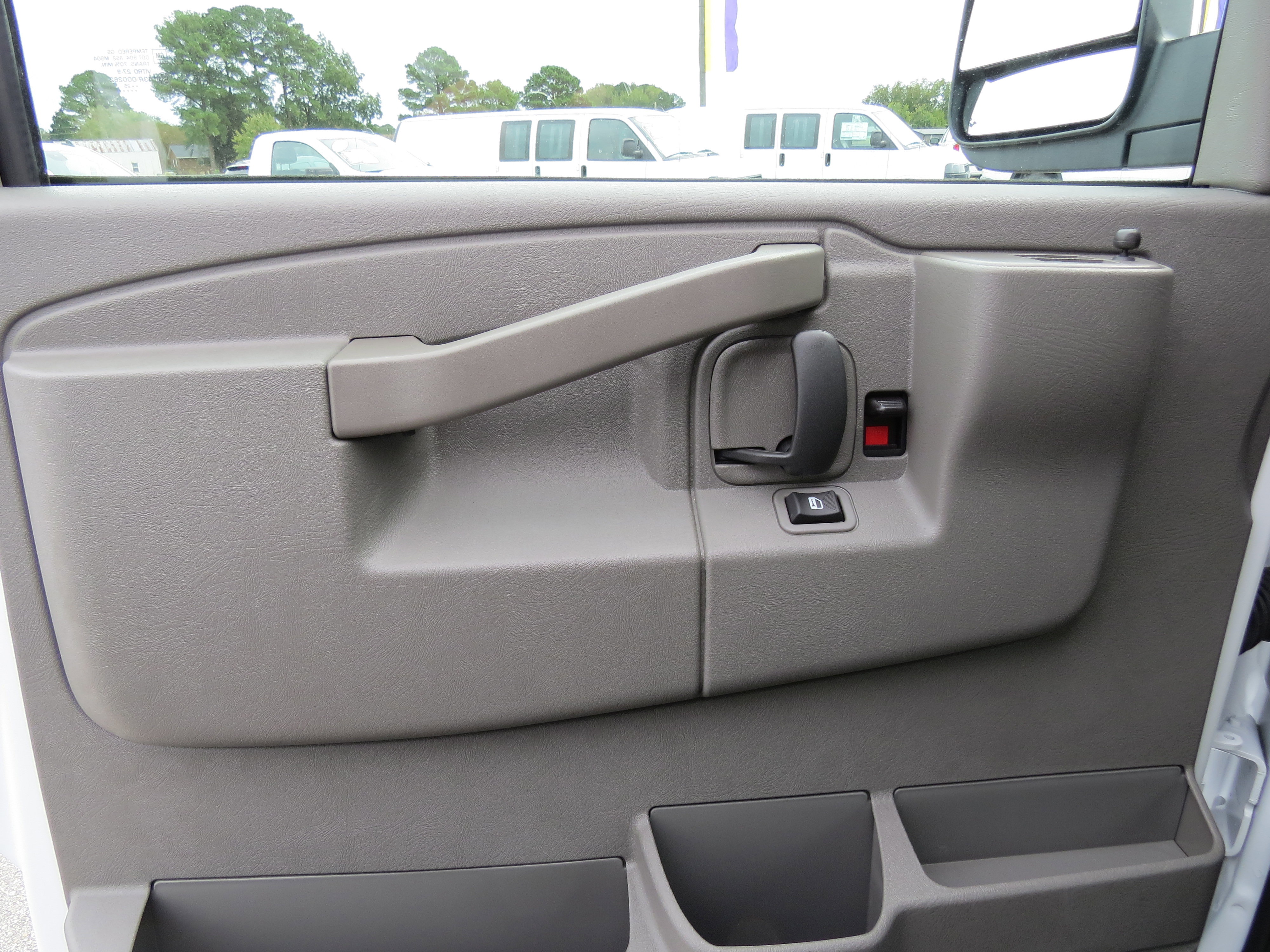 Used 2025 GMC Savana 3500 w/ Driver Convenience Package image 12