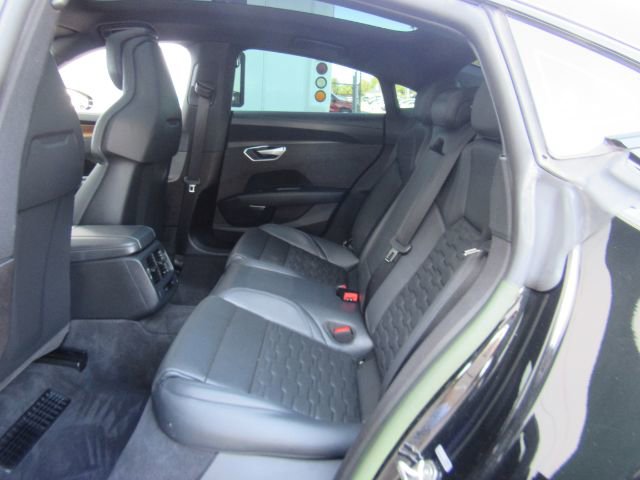 Used 2023 Audi e-tron GT Premium Plus image 20