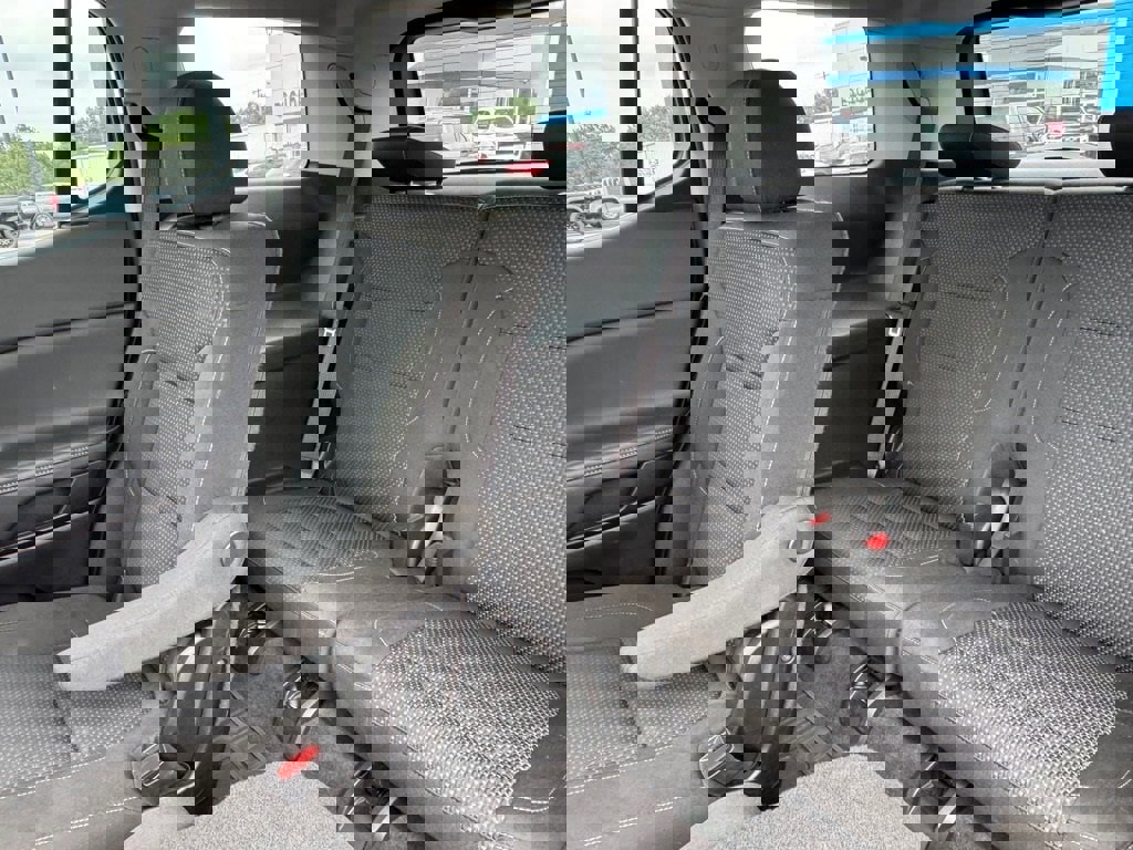 Used 2023 GMC Acadia SLE w/ Driver Convenience Package image 13