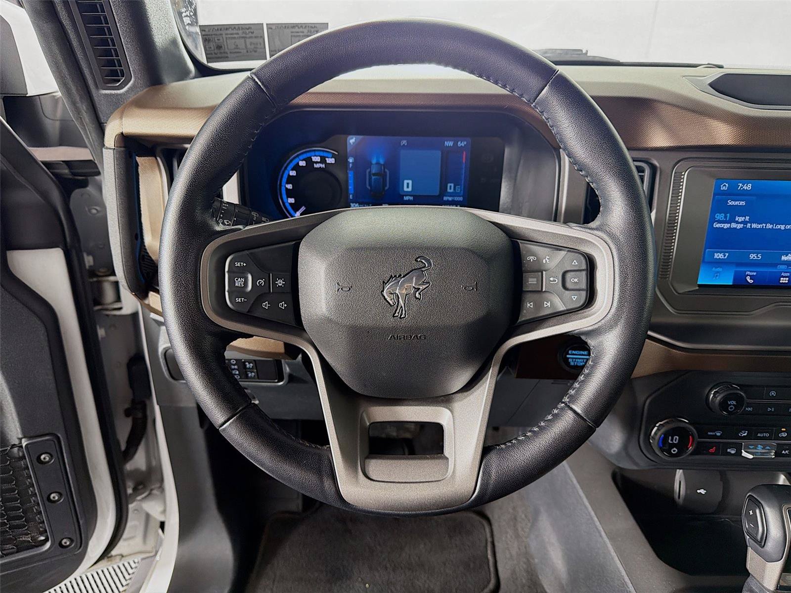Used 2023 Ford Bronco Outer Banks AWD/4WD image 3