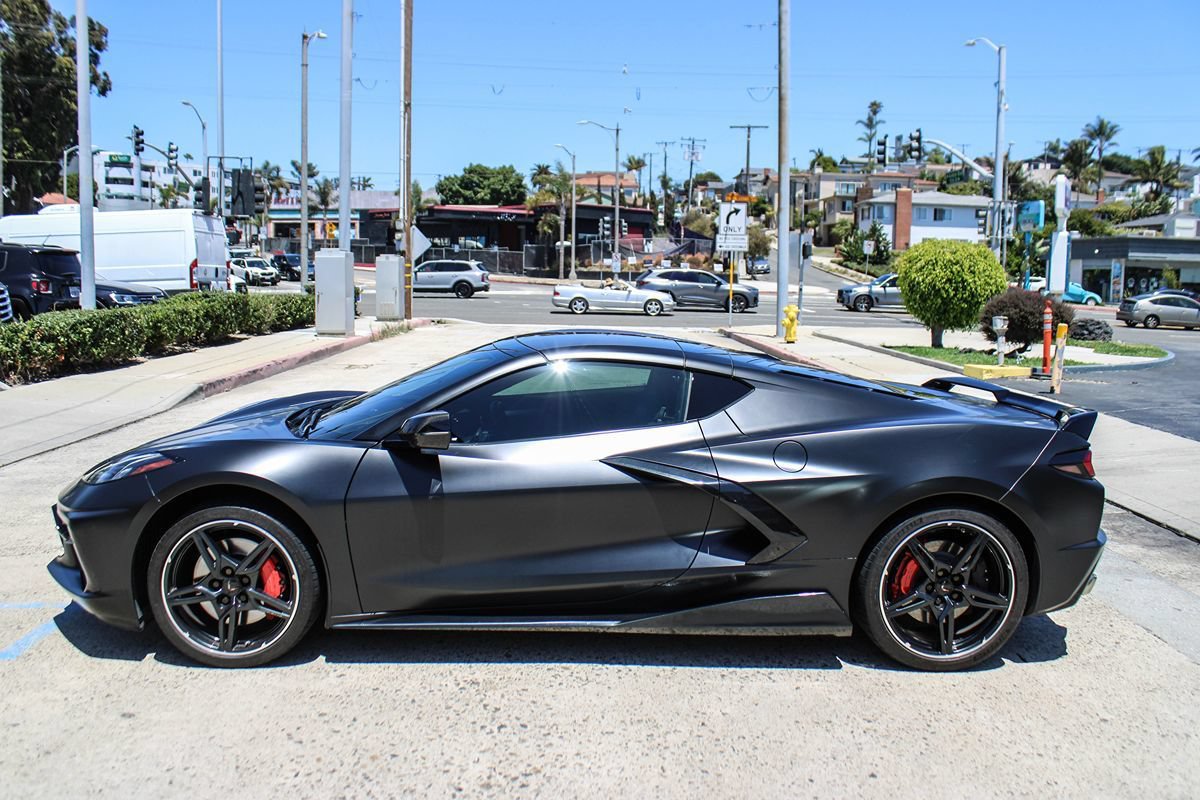 Used 2021 Chevrolet Corvette Stingray Premium Cpe w/ Z51 Performance Package RWD image 3