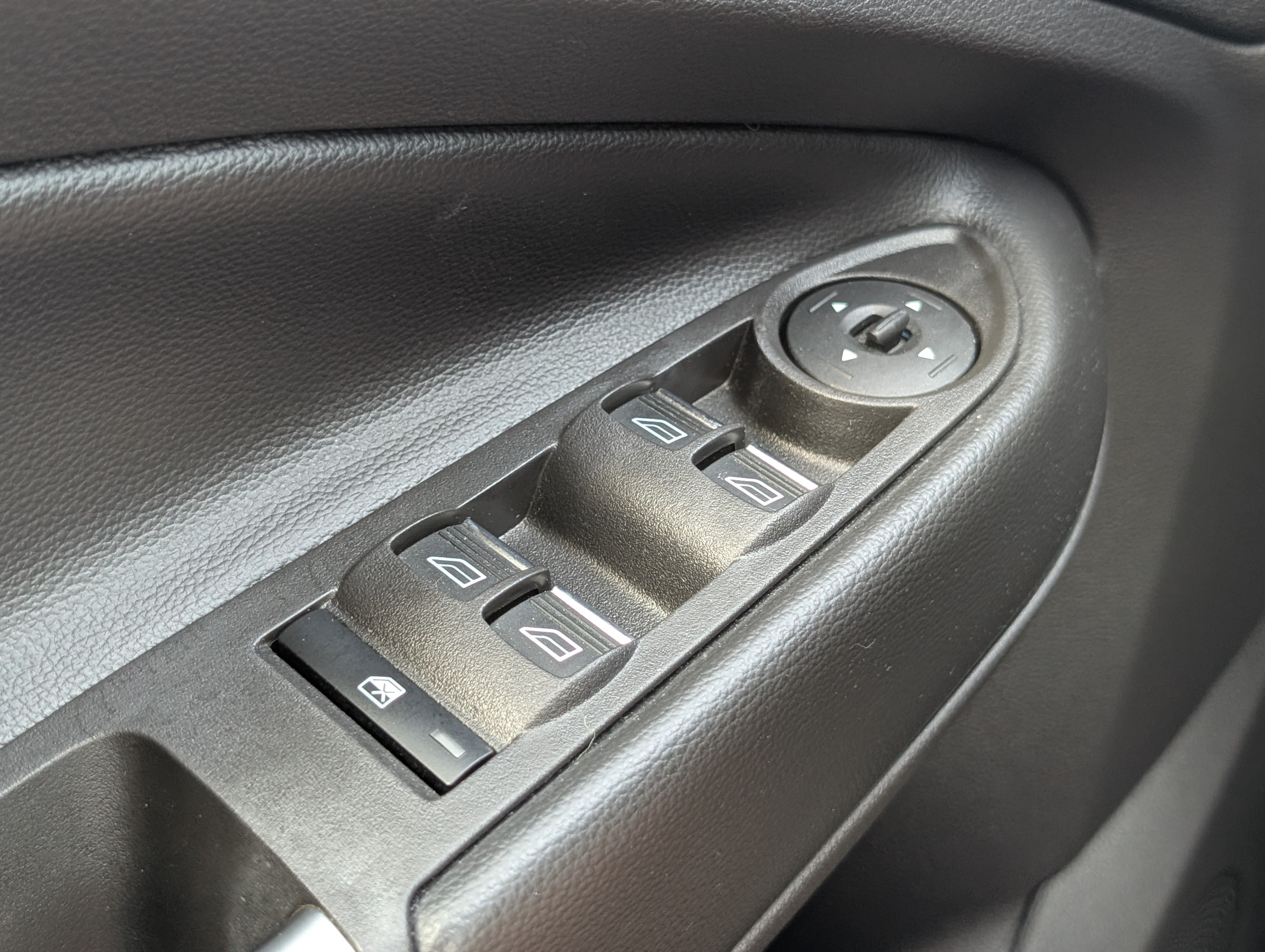 Used 2019 Ford Escape SEL AWD/4WD image 22