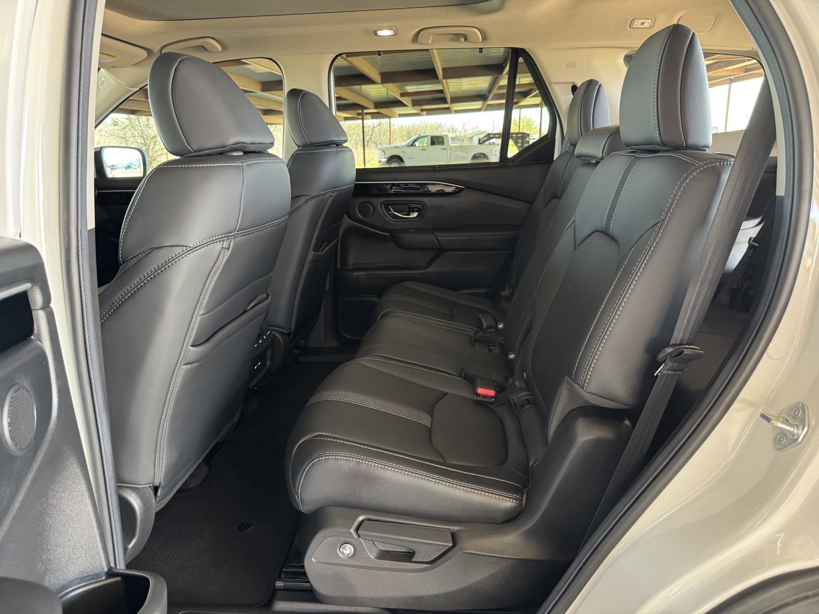 Used 2025 Honda Pilot Touring image 29