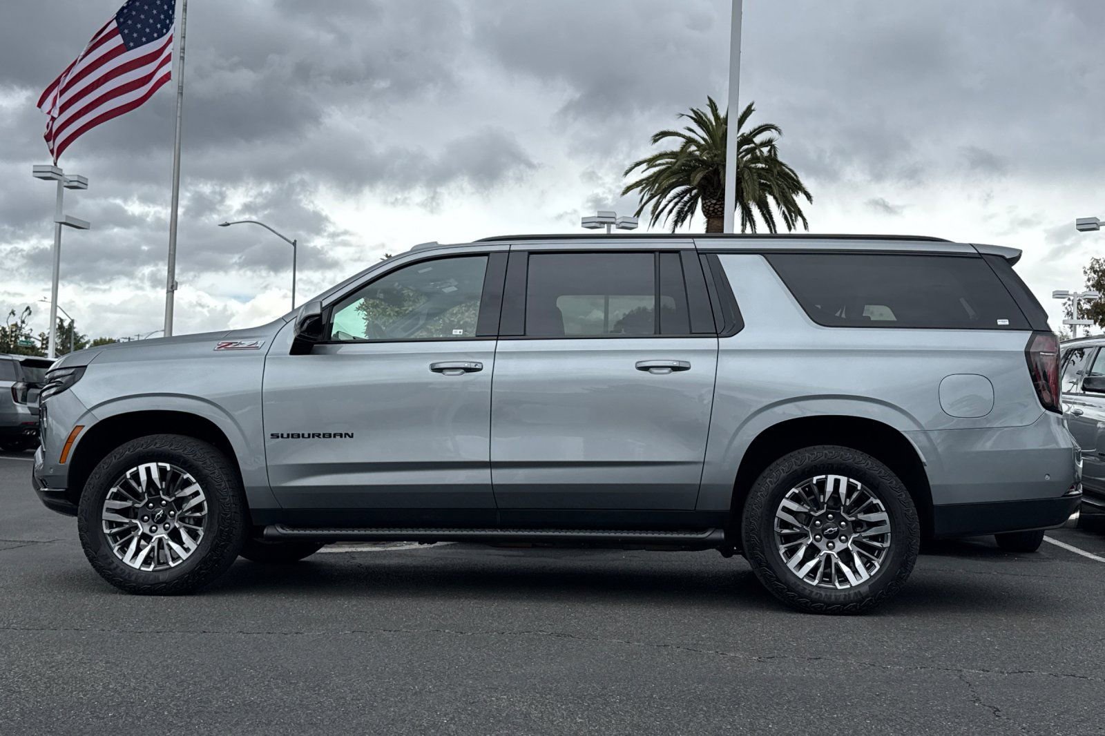 Used 2025 Chevrolet Suburban Z71 AWD/4WD image 8