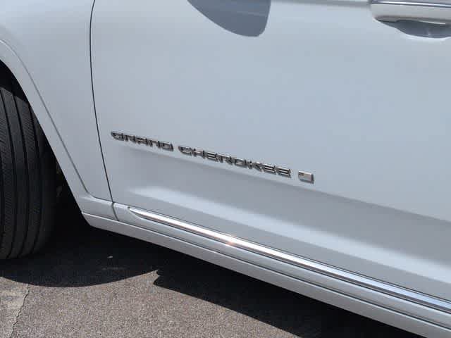 Used 2023 Jeep Grand Cherokee Summit AWD/4WD image 13