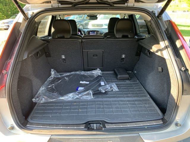 Used 2023 Volvo XC40 B5 Plus w/ Protection Package Premier AWD/4WD image 18