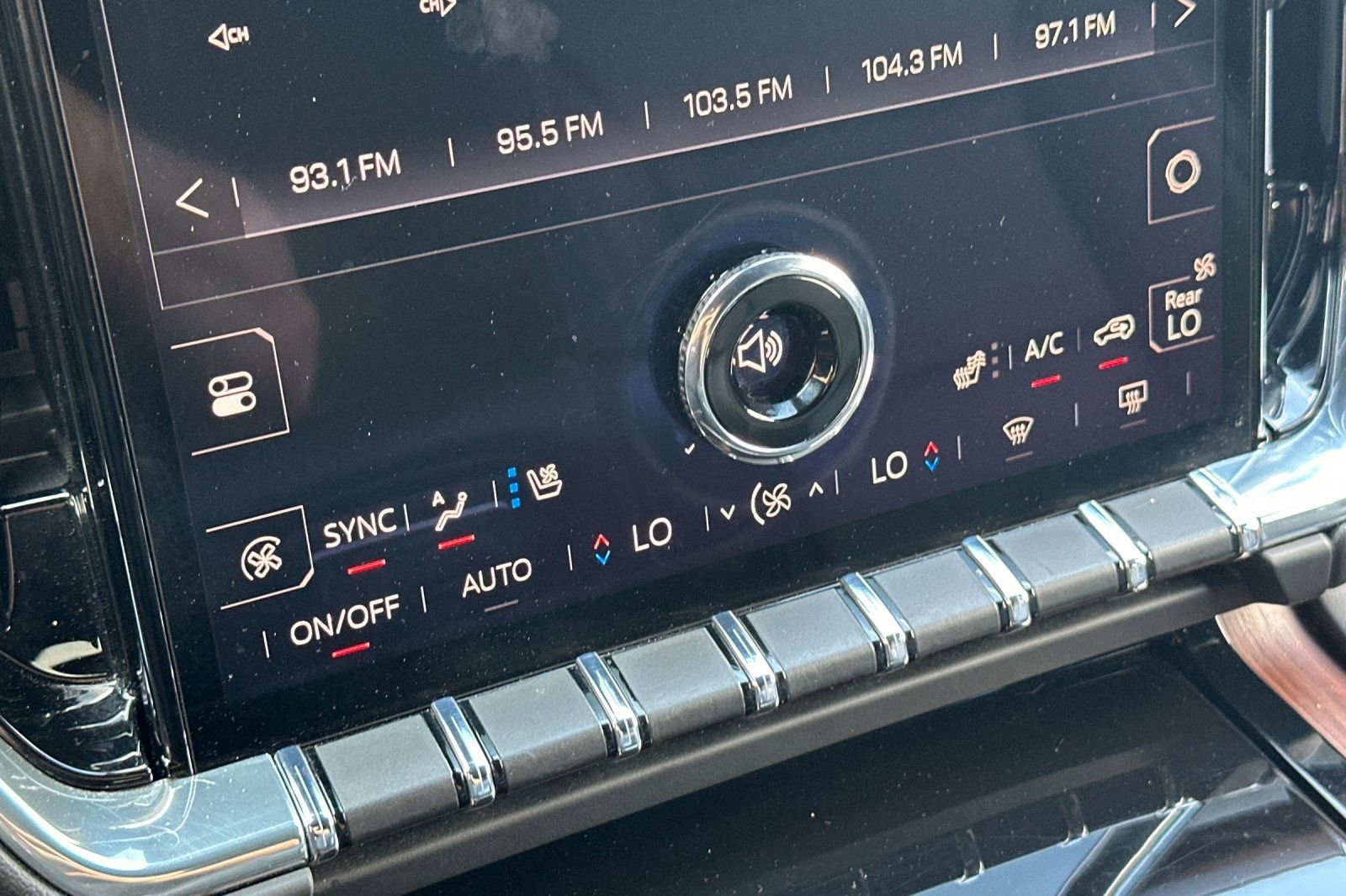 Certified 2025 GMC Yukon Denali image 22