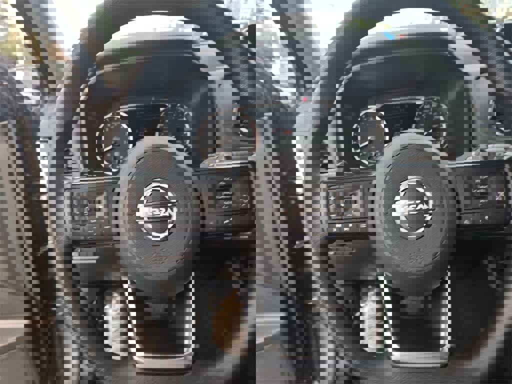 Used 2024 Nissan Rogue S image 21