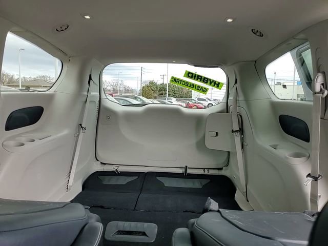 Used 2024 Chrysler Pacifica Select image 27