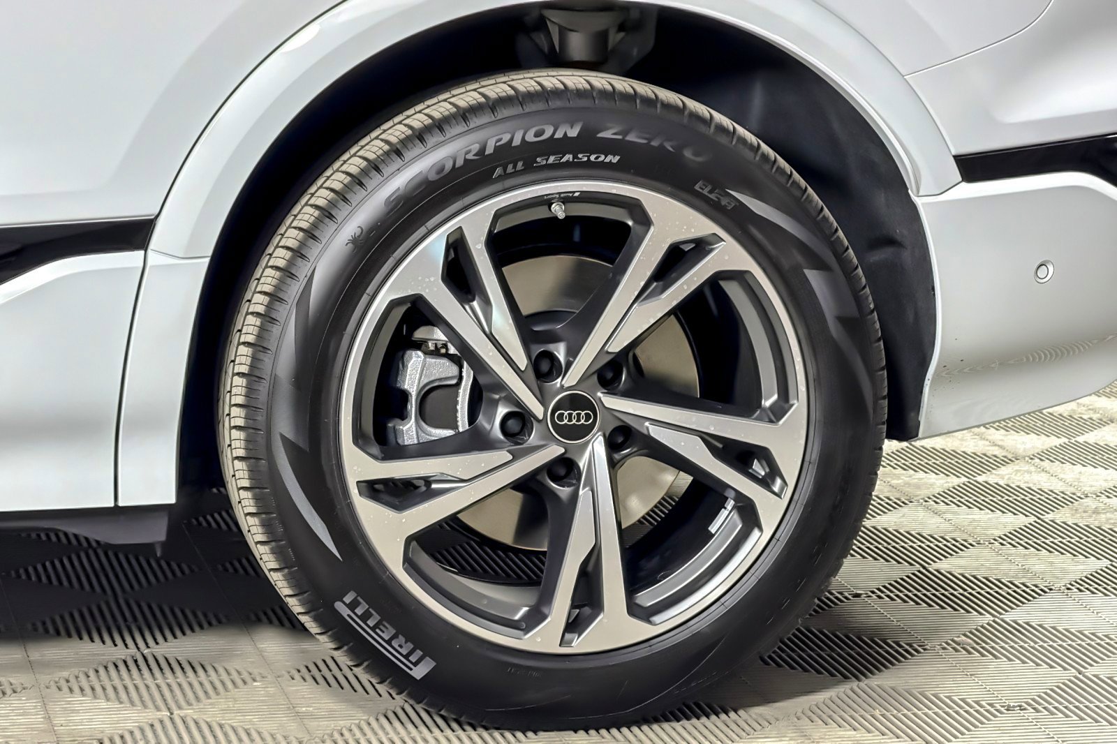 New 2027 Audi Q6 e-tron Premium Plus AWD/4WD image 24