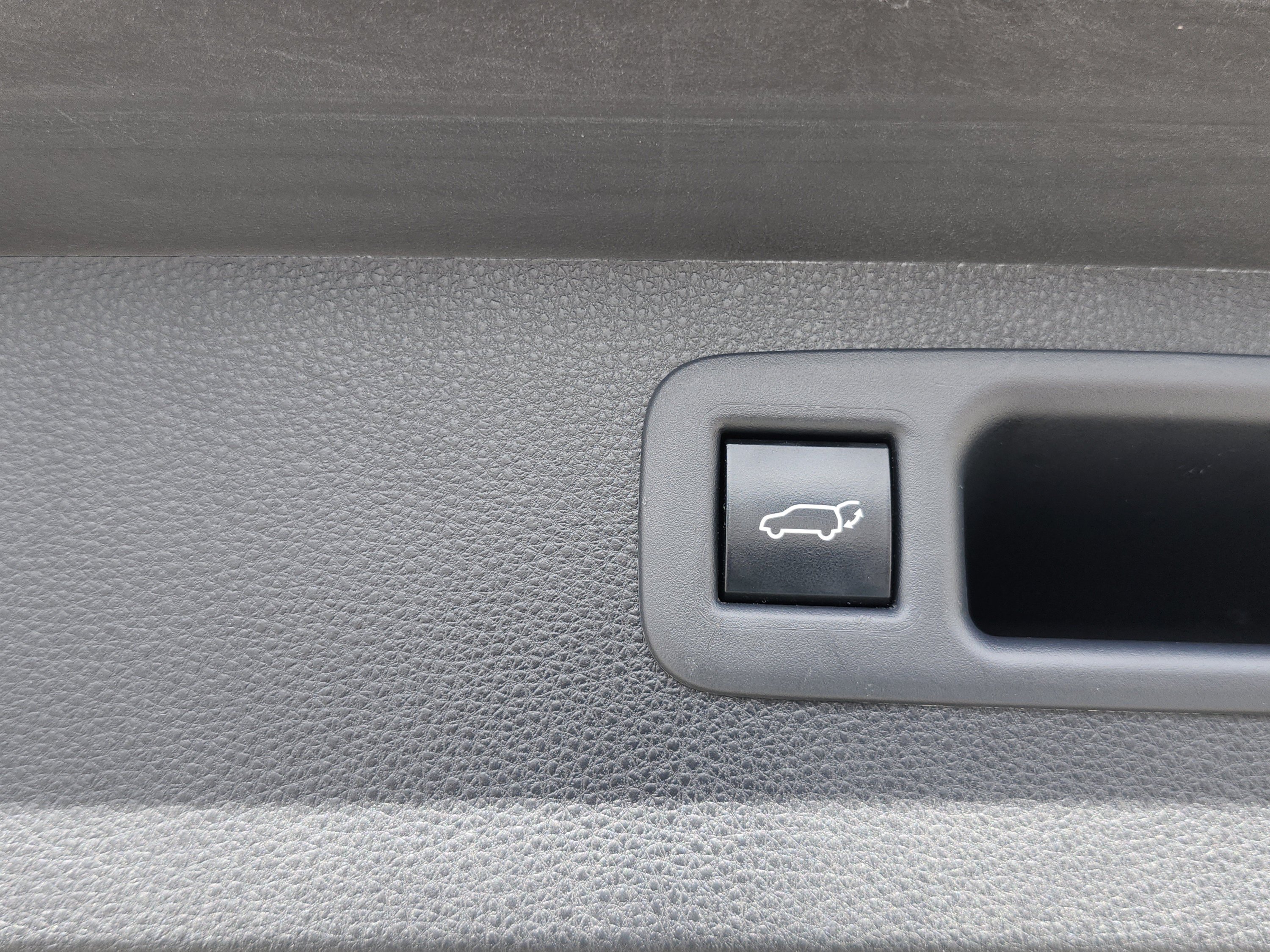 Used 2021 Toyota Highlander XLE FWD image 12