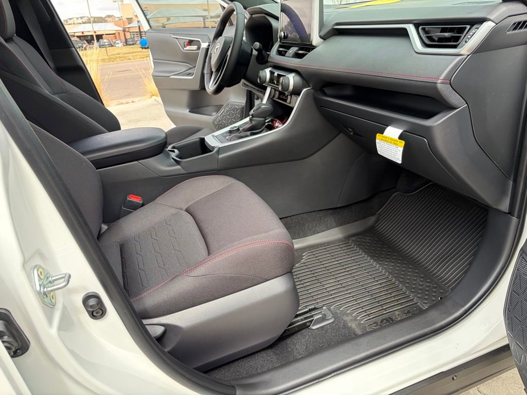 Used 2025 Toyota RAV4 SE image 19