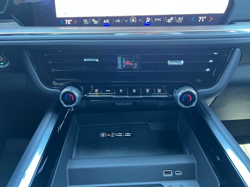 Used 2025 Chevrolet Tahoe High Country AWD/4WD image 28