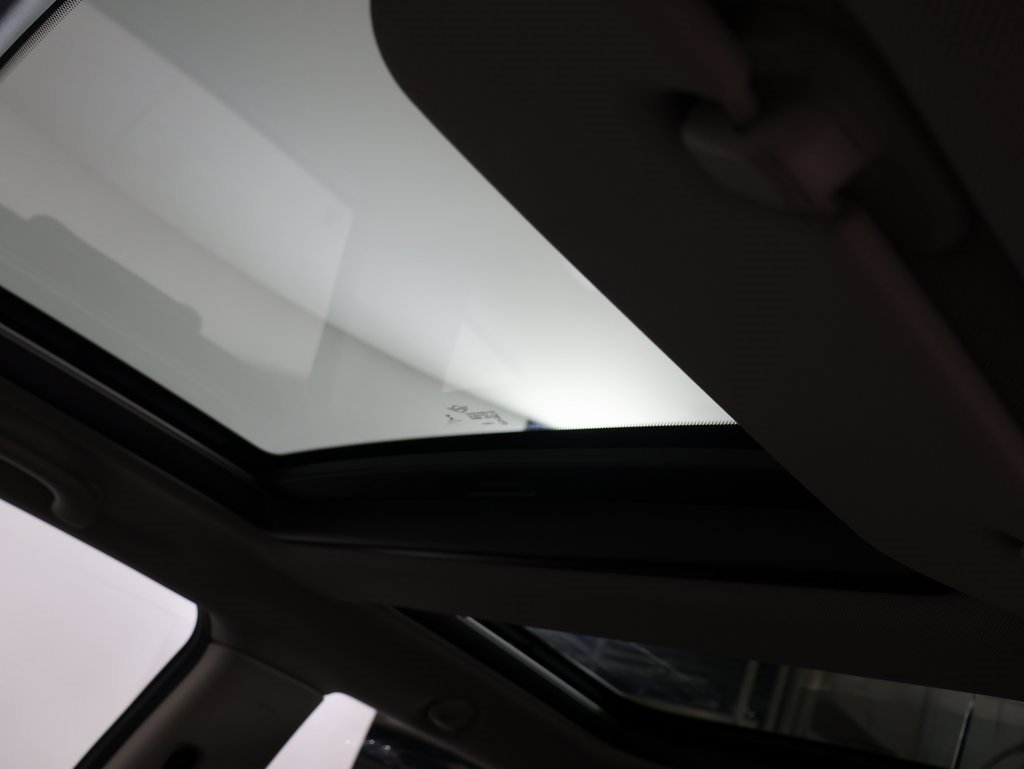 Used 2020 MINI Cooper 2-Door Hardtop w/ Storage Package image 9