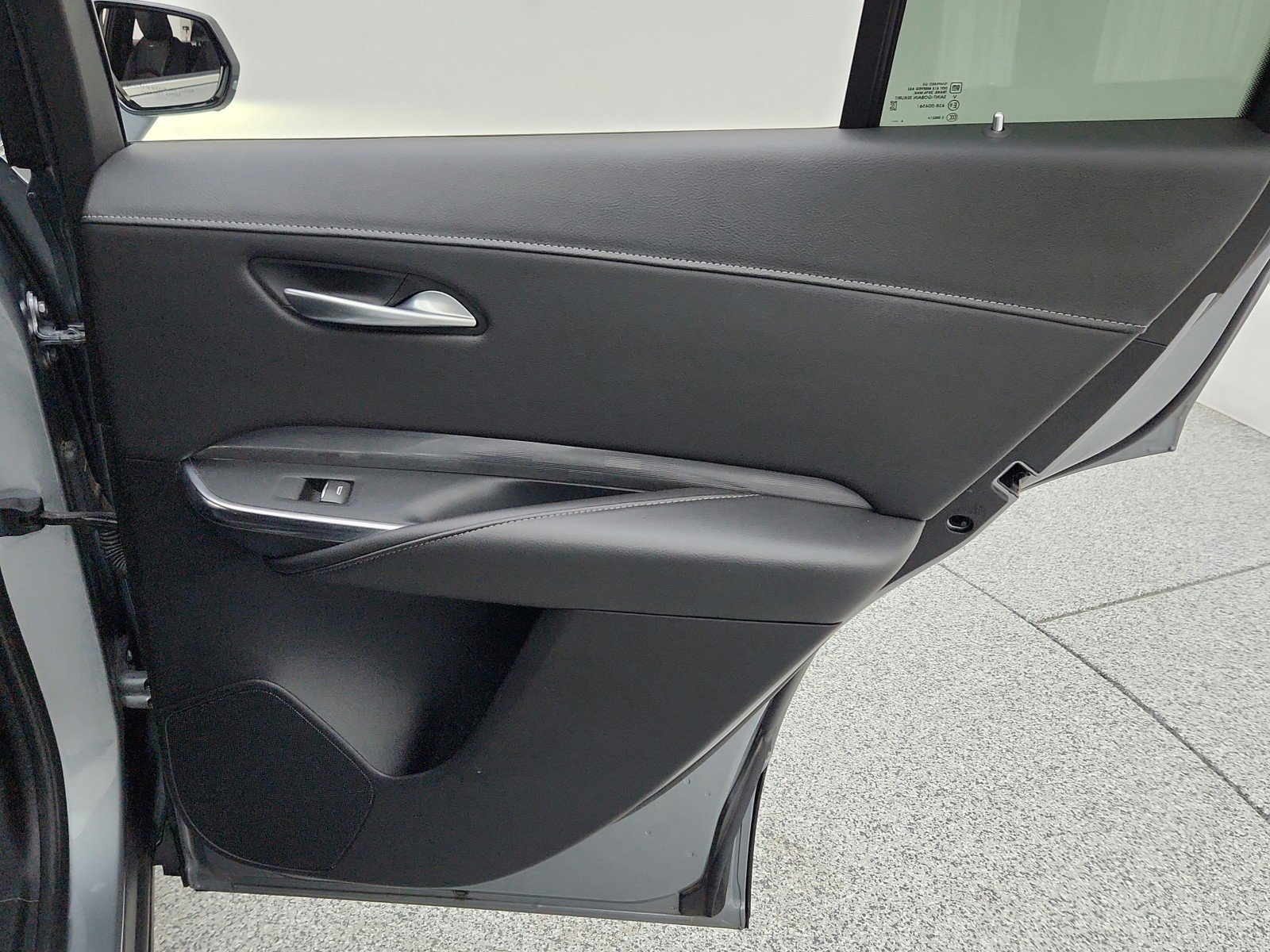 Used 2025 Cadillac XT4 Premium Luxury FWD image 28