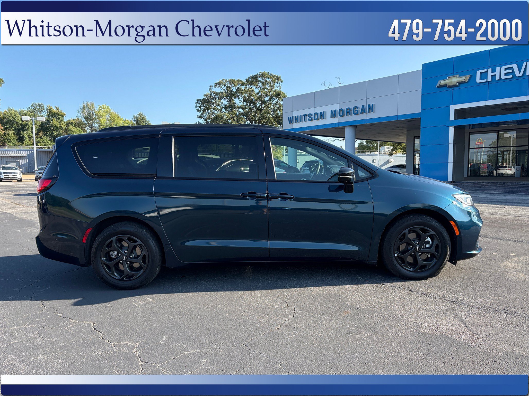 Used 2024 Chrysler Pacifica Premium FWD image 4