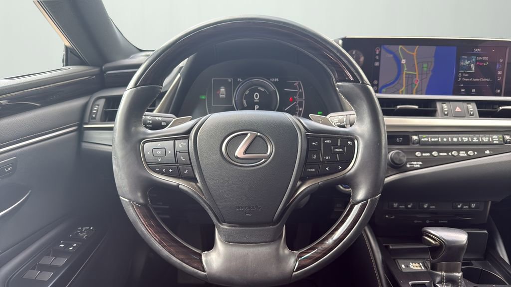 Used 2020 Lexus ES 300h w/ Premium Package image 12