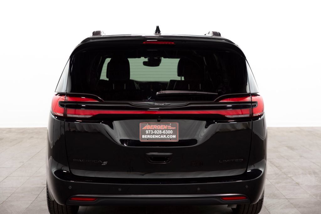 Used 2026 Chrysler Pacifica Limited w/ S Appearance Package FWD image 16