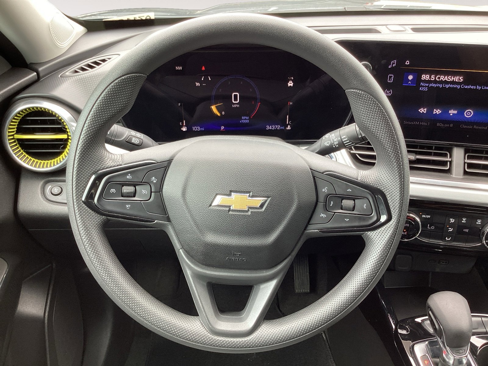 Used 2025 Chevrolet Trax LT FWD image 17