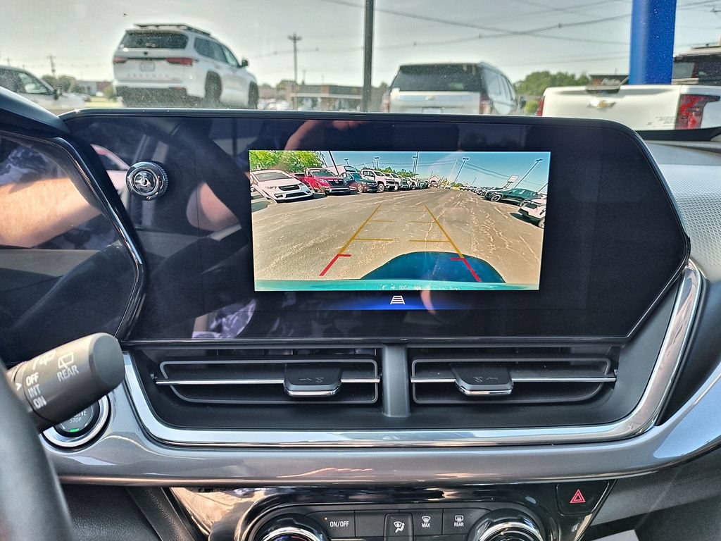 Used 2025 Chevrolet Trax ACTIV FWD image 17