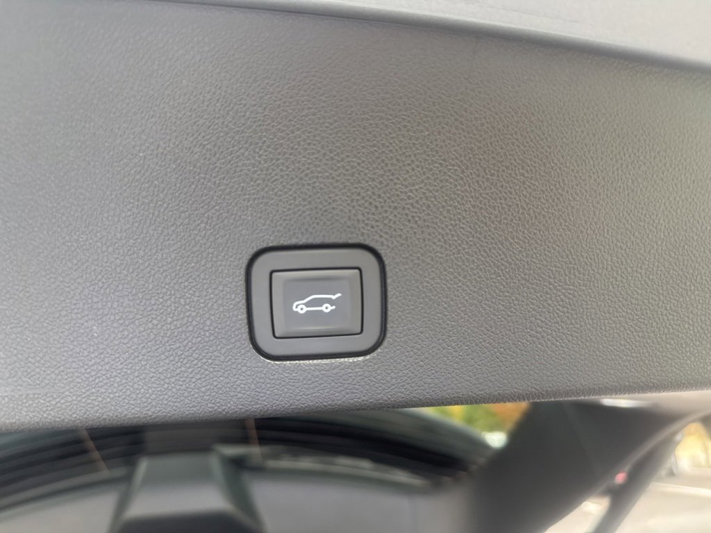 Certified 2025 Cadillac XT6 Premium Luxury image 13