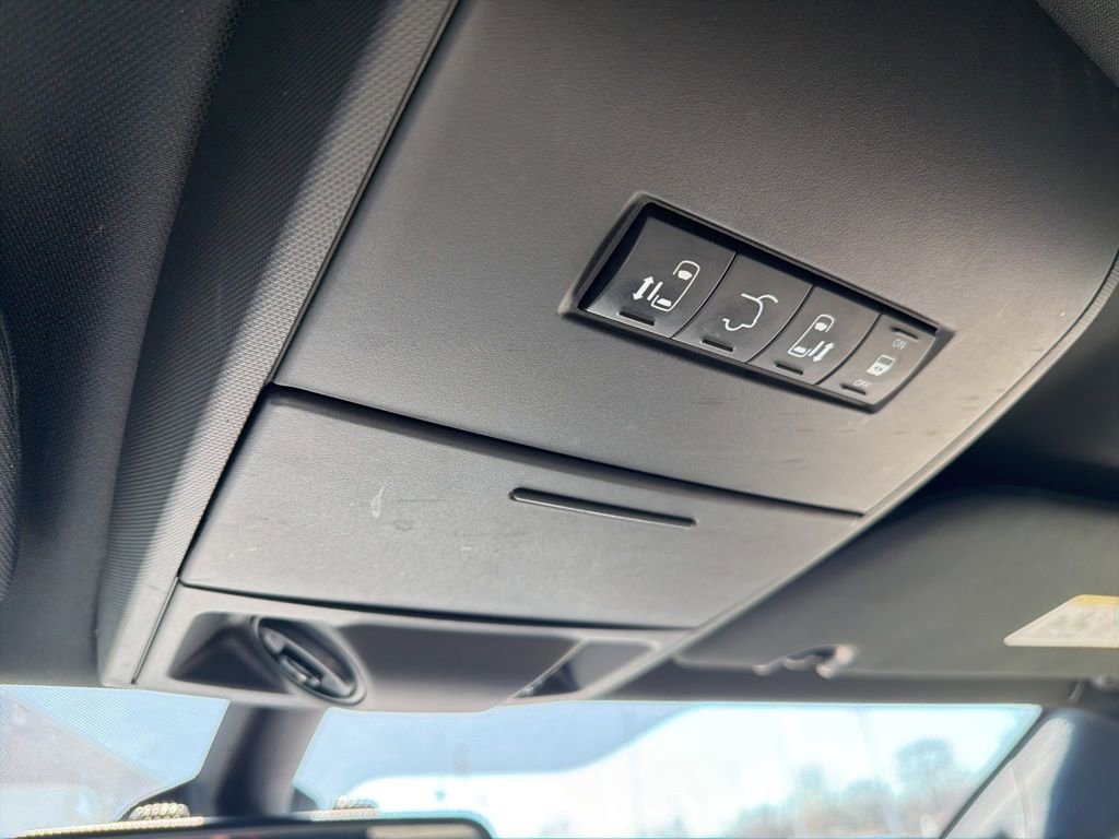 Used 2019 Dodge Grand Caravan SXT w/ Driver Convenience Group image 20