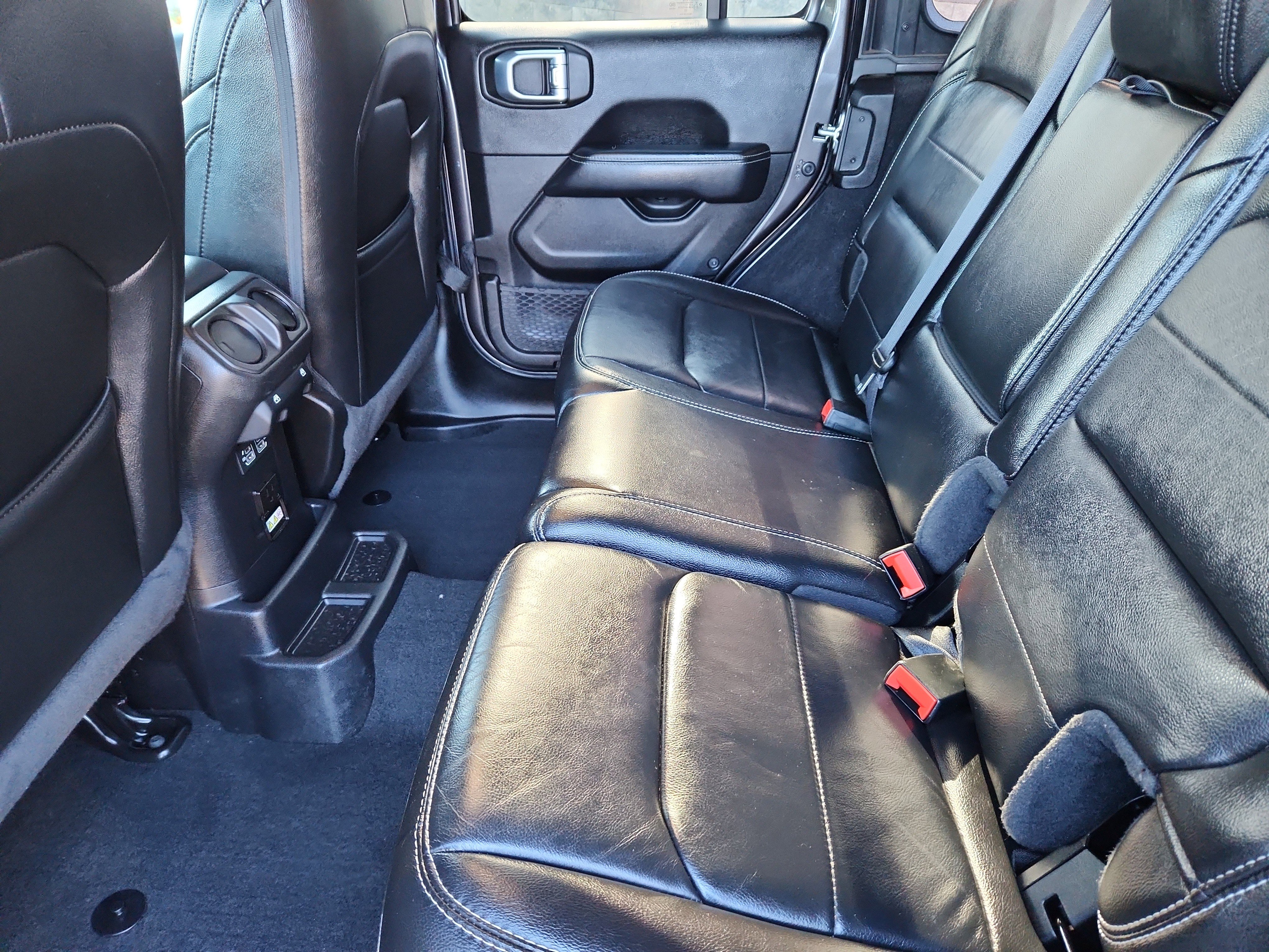 Used 2022 Jeep Wrangler Unlimited Sahara w/ Cold Weather Group image 5