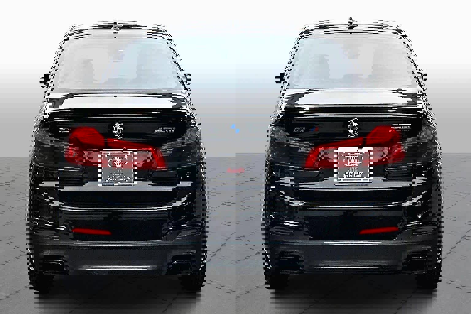 Used 2020 BMW M550i xDrive w/ Executive Package image 4