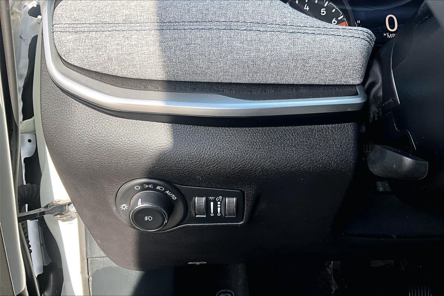 Used 2024 Jeep Compass Latitude AWD/4WD image 36