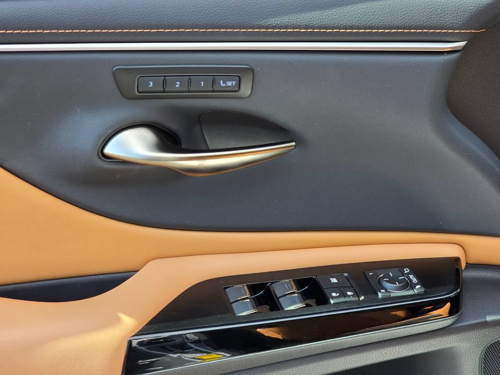 Certified 2025 Lexus ES 300h w/ Premium Package FWD image 28
