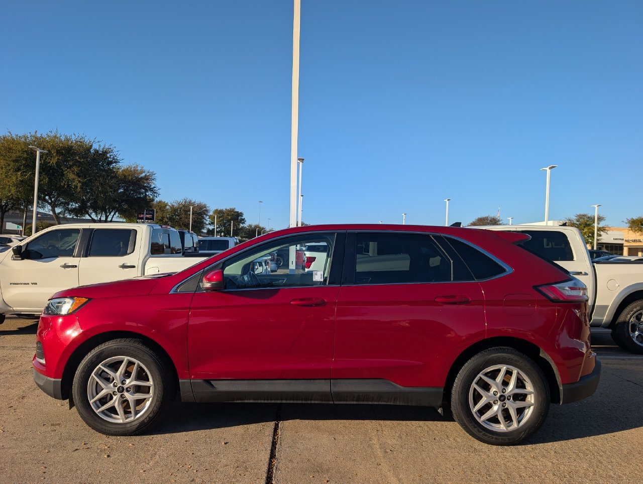 Used 2024 Ford Edge SEL AWD/4WD image 3