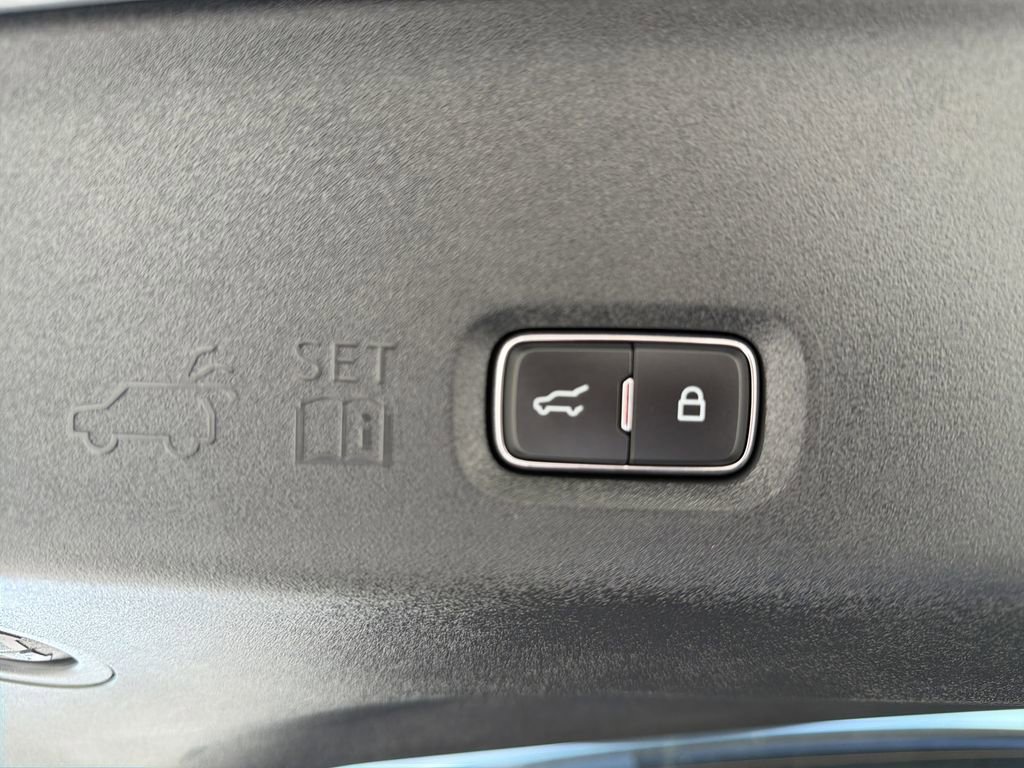 Used 2025 Ford Expedition Platinum image 22