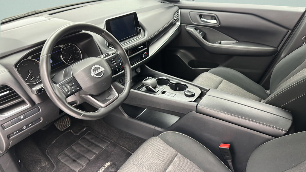 Used 2025 Nissan Rogue SV AWD/4WD image 13