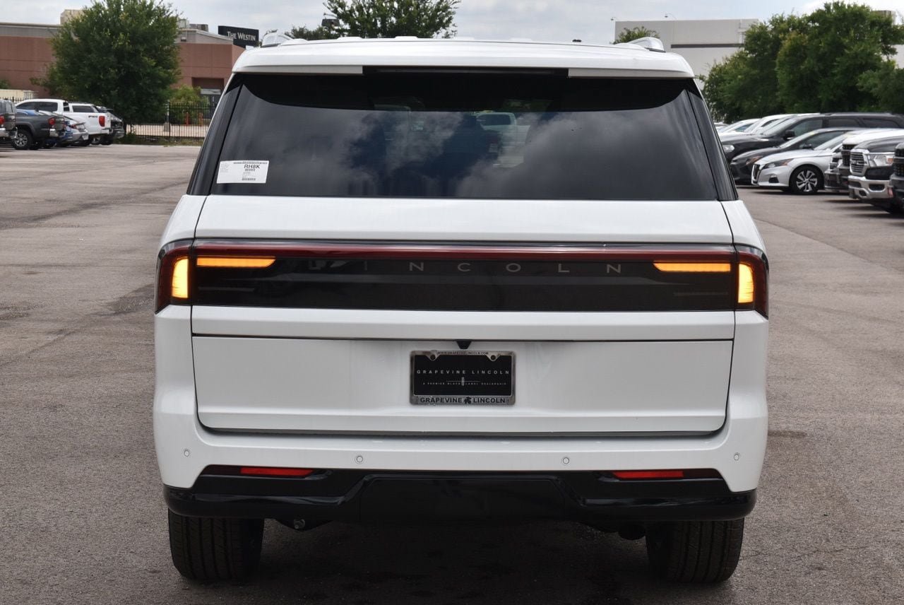 New 2026 Lincoln Navigator L Reserve AWD/4WD image 8