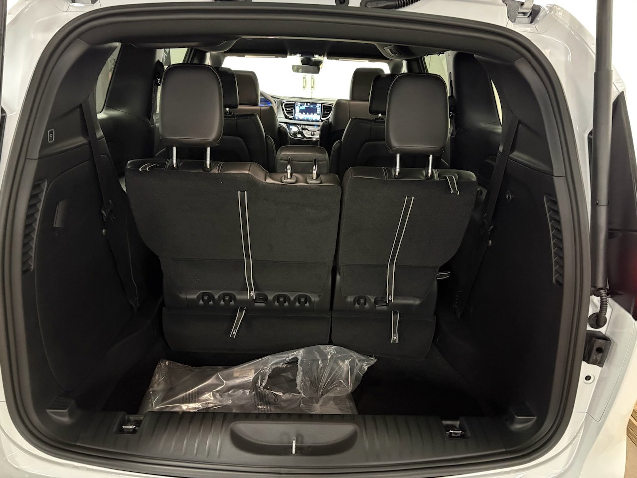 New 2026 Chrysler Voyager LX FWD image 9