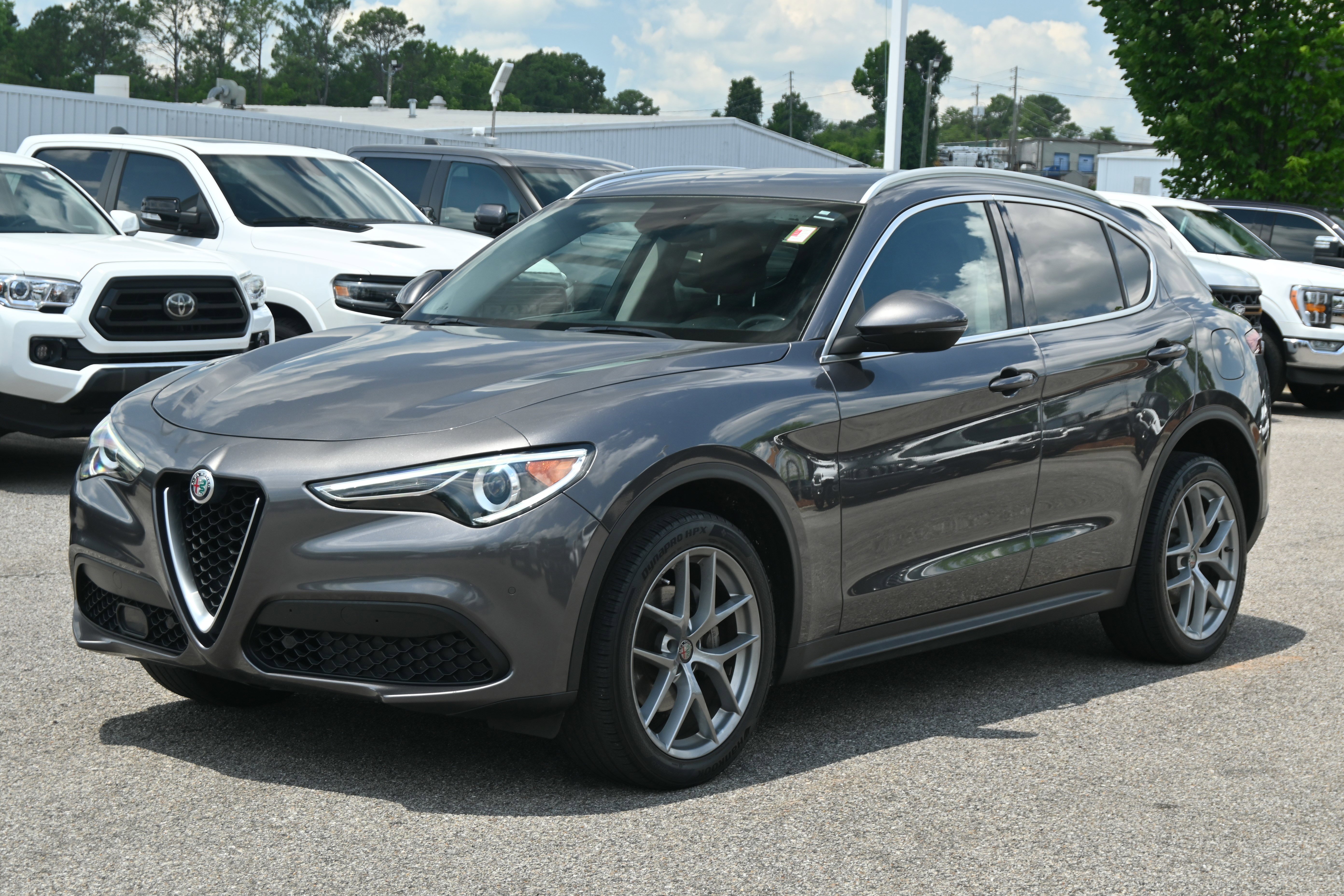 Used 2018 Alfa Romeo Stelvio AWD image 5