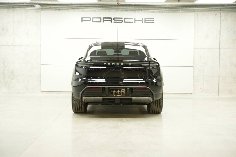 New 2026 Porsche Macan 4 Electric AWD/4WD image 6