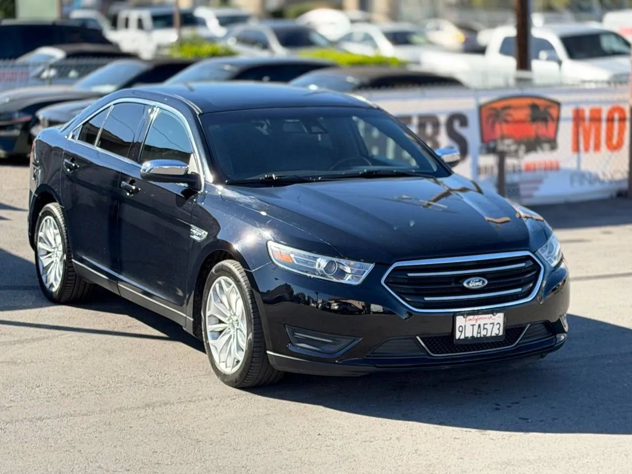 Used 2017 Ford Taurus Limited image 2
