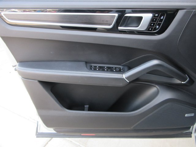 Used 2021 Porsche Cayenne GTS AWD/4WD image 30